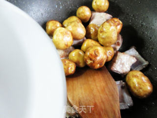 仔排烧小土豆步骤3