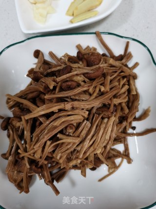 茶树菇炖肉步骤2