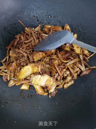 茶树菇炖肉步骤7