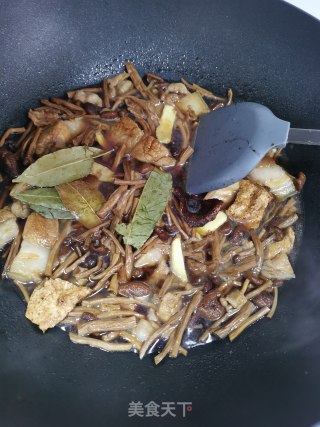 茶树菇炖肉步骤8