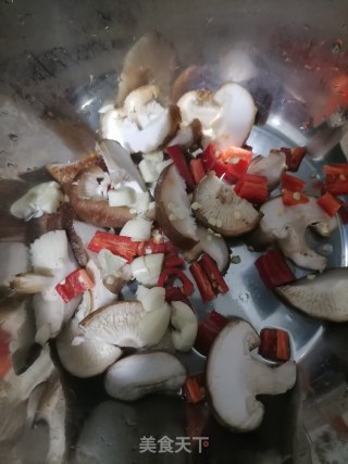 芽白菜炒香菇步骤2