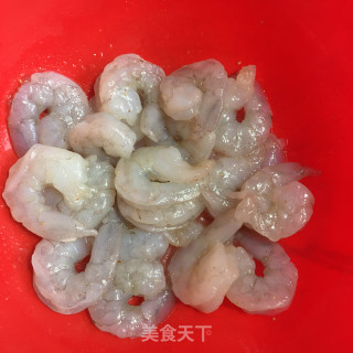 虾球炒香干芦笋步骤1
