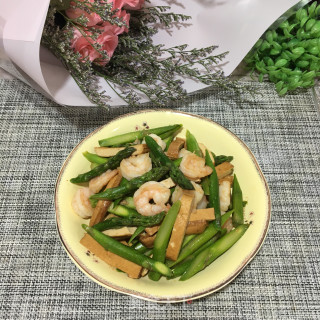 虾球炒香干芦笋步骤11