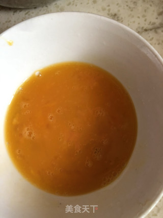 鸡蛋炒嫩南瓜条步骤2