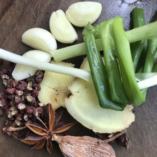 红烧牛肉炖土豆步骤2