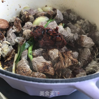 红烧牛肉炖土豆步骤7