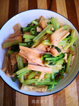 腐竹炒芹菜步骤8