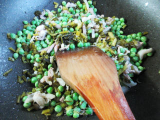 肉丝咸菜炒罗汉豆步骤6