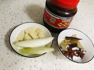 慢炖猪蹄土豆步骤1