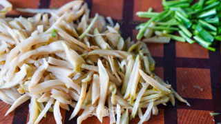 韭菜炒萝卜干步骤2