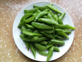 虾球豆角炒蛋步骤3