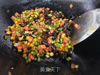蒜苔炒火腿肠玉米粒步骤5