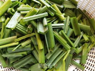 腊味炒蒜苗步骤1