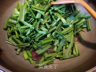 腊味炒蒜苗步骤6