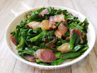 腊味炒蒜苗步骤8