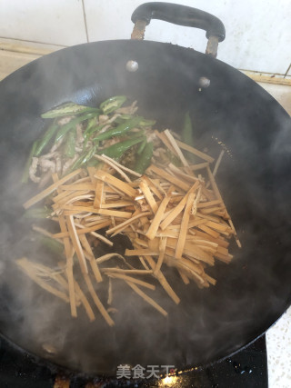 豆干小炒肉步骤5