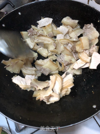 五花肉炒儿菜步骤1