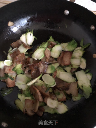 五花肉炒儿菜步骤4