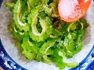 苦瓜摊鸡蛋步骤7