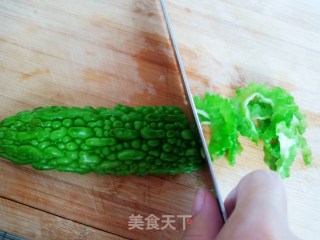 苦瓜摊鸡蛋步骤5