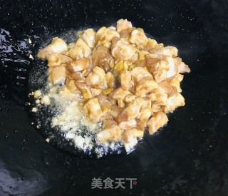 菠萝炒鸭心掌步骤3
