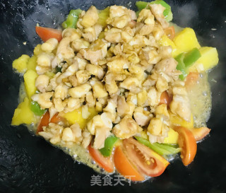 菠萝炒鸭心掌步骤7
