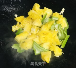 菠萝炒鸭心掌步骤5