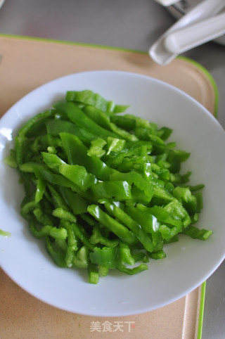 家常快手下饭菜～青椒炒牛肉步骤2