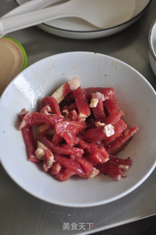 家常快手下饭菜～青椒炒牛肉步骤1