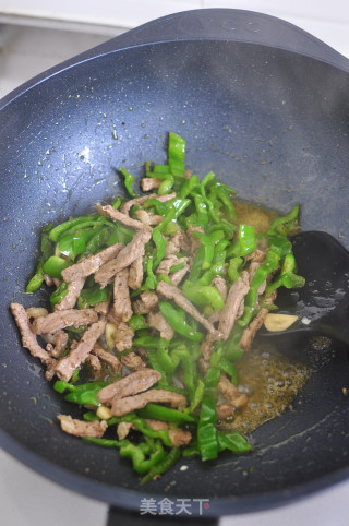 家常快手下饭菜～青椒炒牛肉步骤7