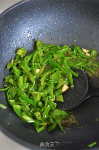 家常快手下饭菜～青椒炒牛肉步骤6