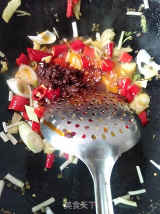 水煮牛蛙步骤7