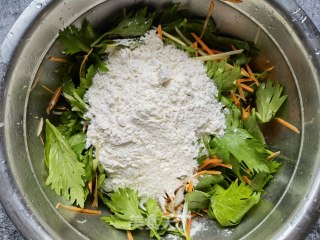 红薯土豆蒸芹菜叶步骤7