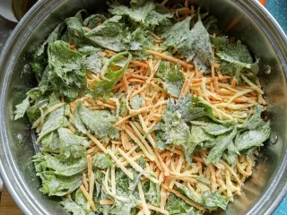 红薯土豆蒸芹菜叶步骤9