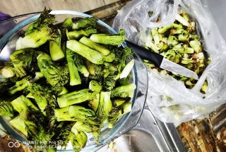 刺嫩芽炒鸡蛋步骤2