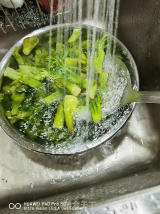 刺嫩芽炒鸡蛋步骤6