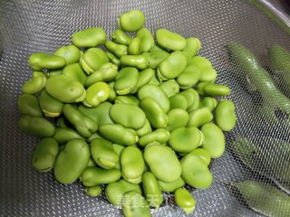 炒蚕豆。步骤2
