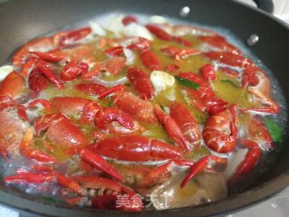 连汤汁也没放过，味美鲜嫩～十三香焖小龙虾步骤5