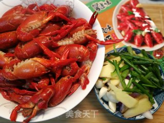连汤汁也没放过，味美鲜嫩～十三香焖小龙虾步骤3