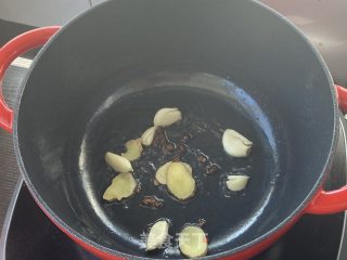 小鲍鱼红烧肉炖土豆，超级下饭哟！步骤2