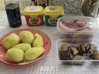 小鲍鱼红烧肉炖土豆，超级下饭哟！步骤1
