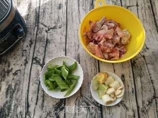 家庭版三杯鸡步骤1