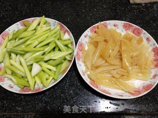 西芹炒海笋步骤2