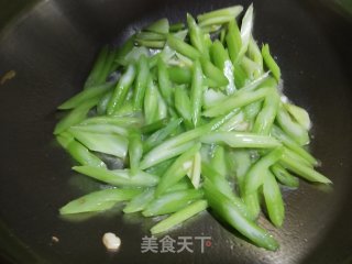 西芹炒海笋步骤8