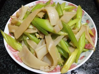 西芹炒海笋步骤11
