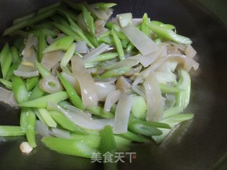 西芹炒海笋步骤10