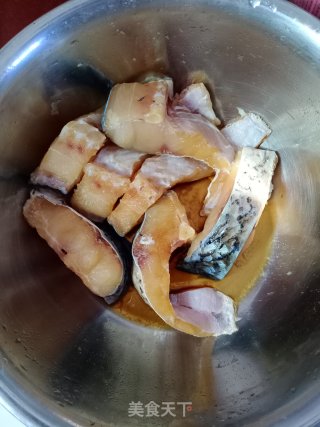 磨芋煮鱼步骤1