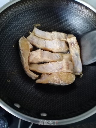 磨芋煮鱼步骤4