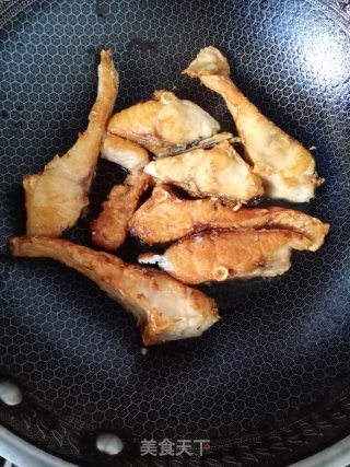 磨芋煮鱼步骤5