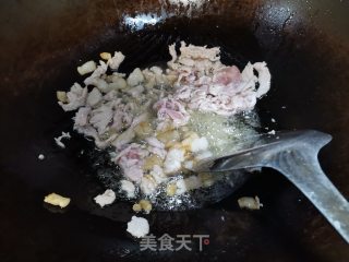 白菜头炒肉步骤2